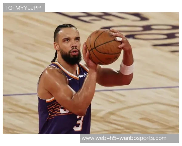 布克回忆赛季初低谷期强调团队拼搏精神与连胜信心