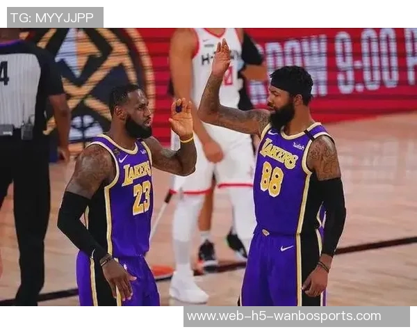 格威与赛恩詹姆斯双双失手比赛表现不佳未能得分引发关注 格威与赛恩詹姆斯双双失手比赛表现不佳未能得分引发关注